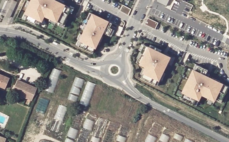 Vue aérienne du Rond-point anonyme n°685203995