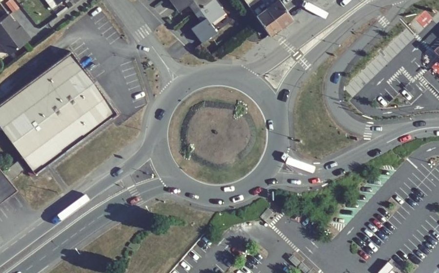 Vue aérienne du Rond-point anonyme n°685225137