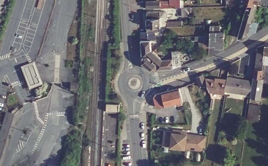 Vue aérienne du Rond-point anonyme n°685225194
