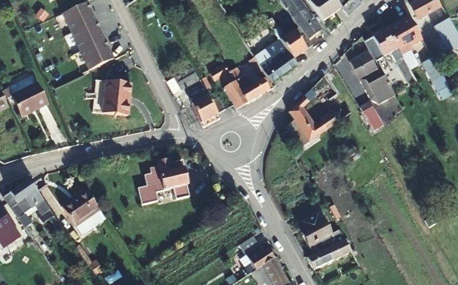 Vue aérienne du Rond-point anonyme n°685262526
