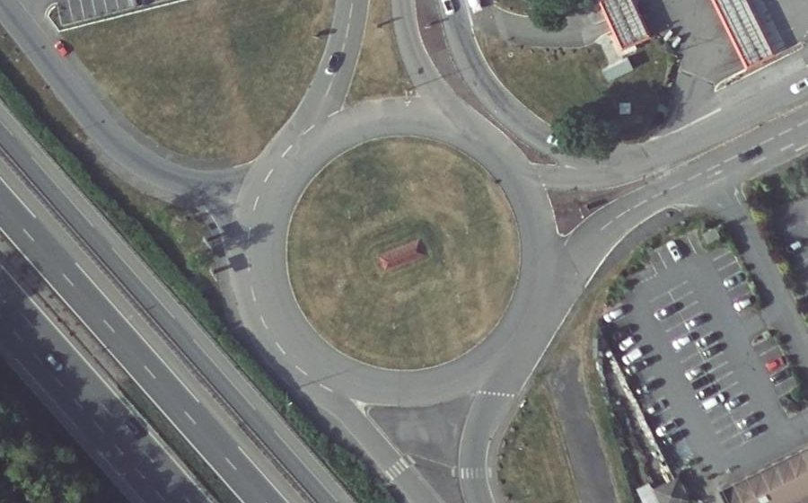 Vue aérienne du Rond-point anonyme n°685270753