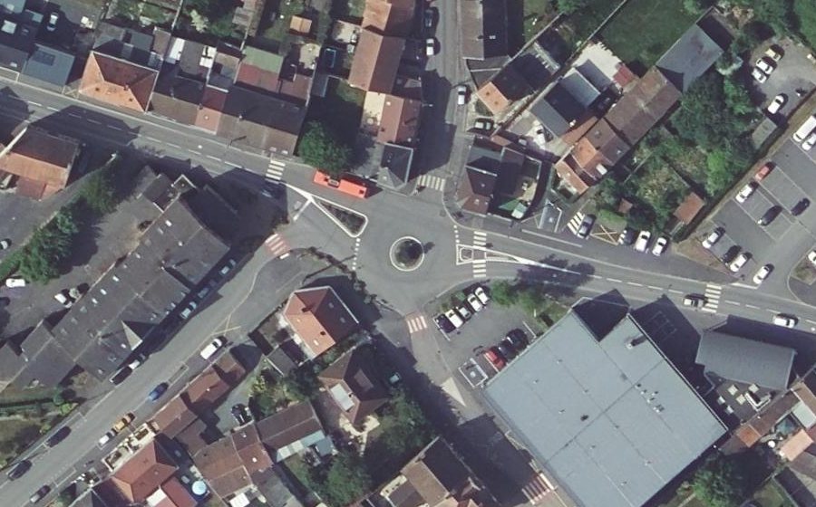 Vue aérienne du Rond-point anonyme n°685270789