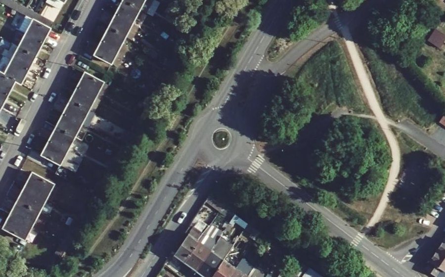 Vue aérienne du Rond-point anonyme n°685314844