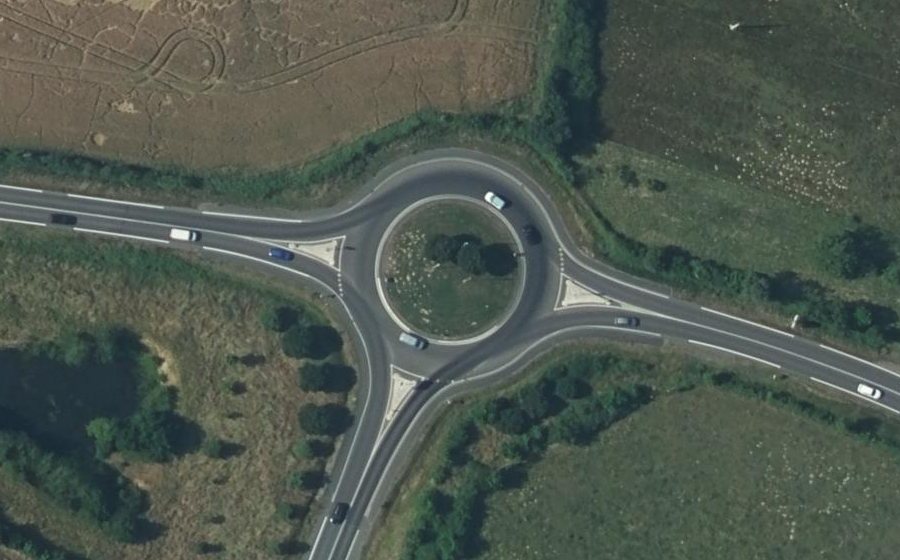 Vue aérienne du Rond-point anonyme n°68543199