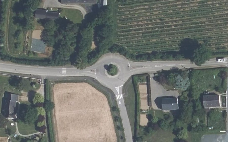 Vue aérienne du Rond-point anonyme n°68547224