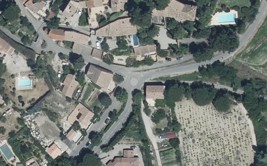 Vue aérienne du Rond-point anonyme n°685518964