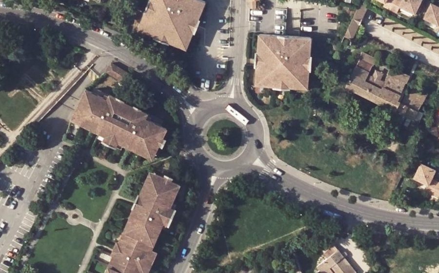 Vue aérienne du Rond-point anonyme n°685587140