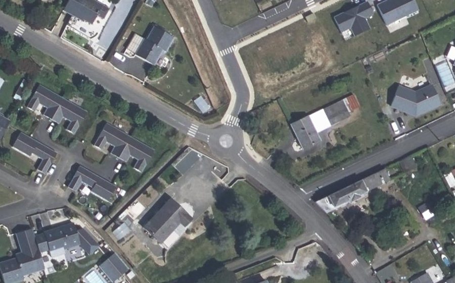 Vue aérienne du Rond-point anonyme n°685601793