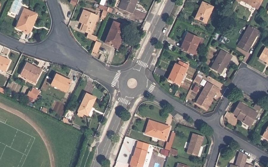 Vue aérienne du Rond-point anonyme n°685698870