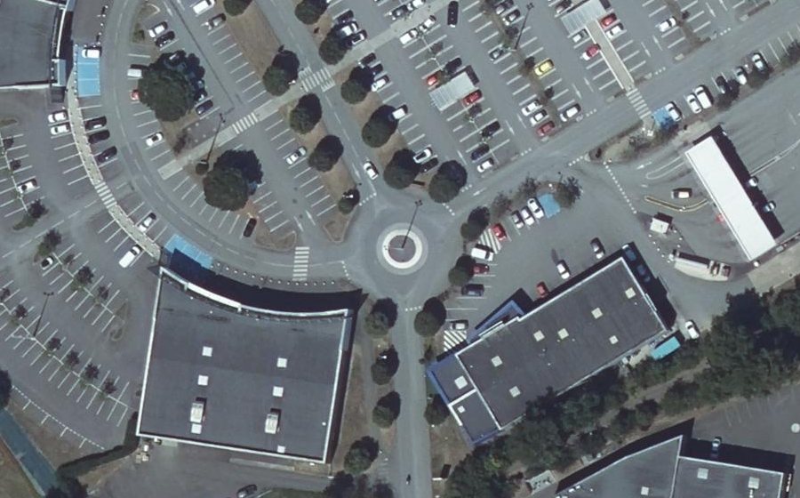 Vue aérienne du Rond-point anonyme n°68570233