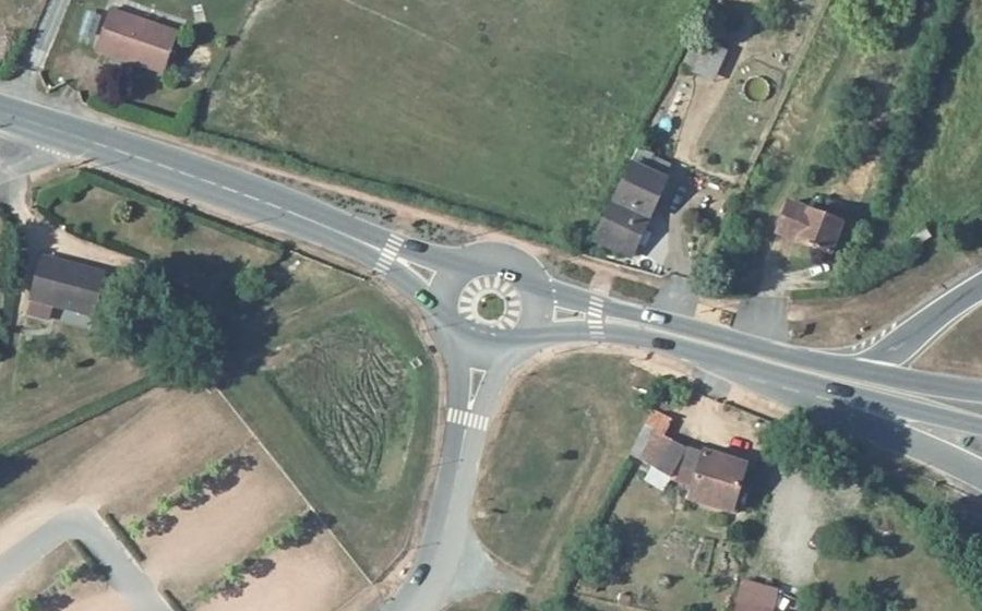 Vue aérienne du Rond-point anonyme n°686295778
