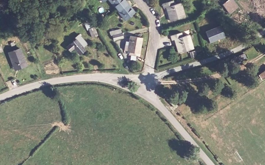 Vue aérienne du Rond-point anonyme n°686439070