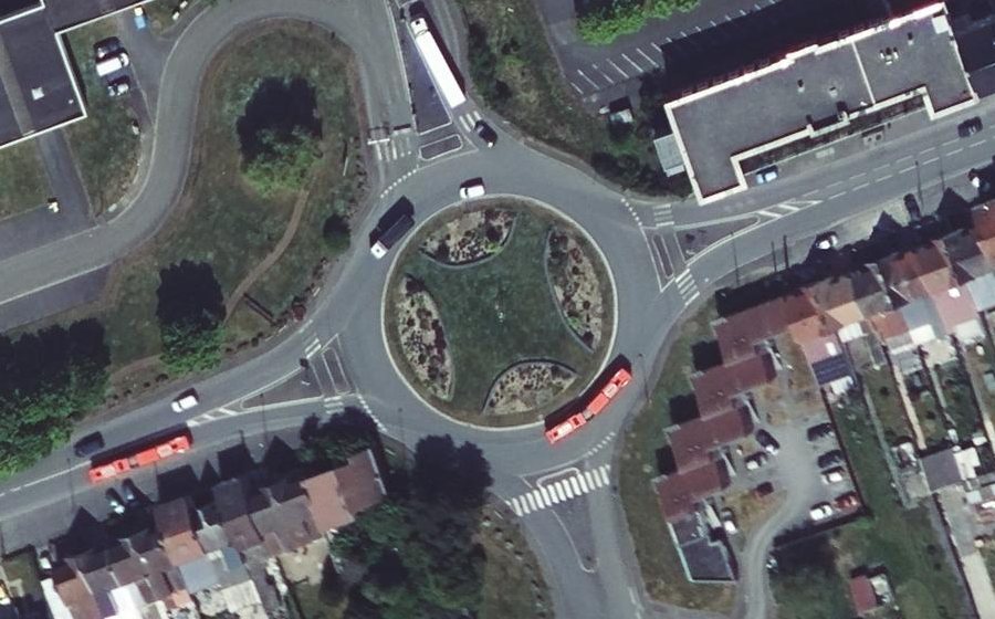 Vue aérienne du Rond-point anonyme n°686444163