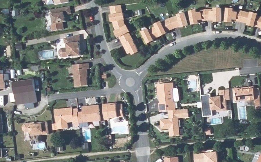 Vue aérienne du Rond-point anonyme n°68682027