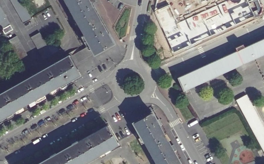 Vue aérienne du Rond-point anonyme n°687227792
