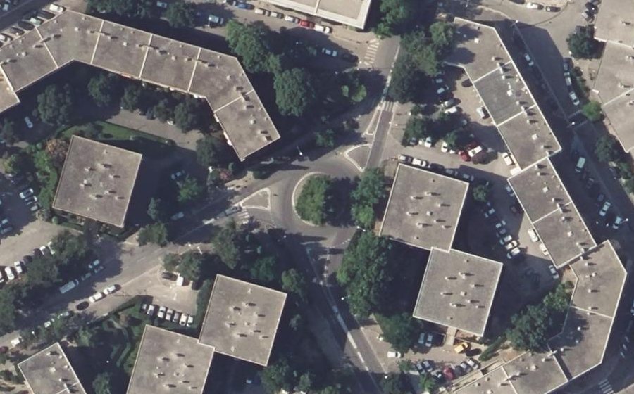 Vue aérienne du Rond-point anonyme n°687340690