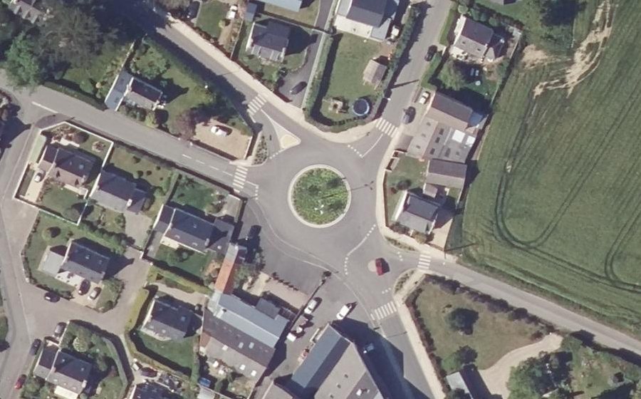 Vue aérienne du Rond-point anonyme n°68739122