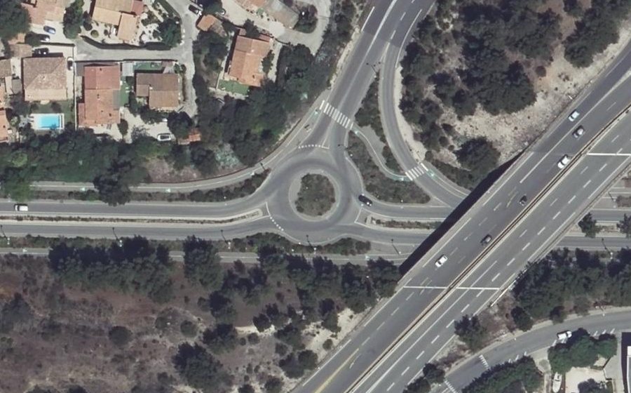 Vue aérienne du Rond-point anonyme n°687719912