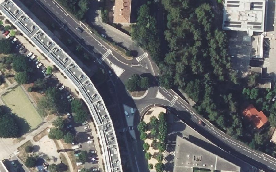 Vue aérienne du Rond-point anonyme n°687779622