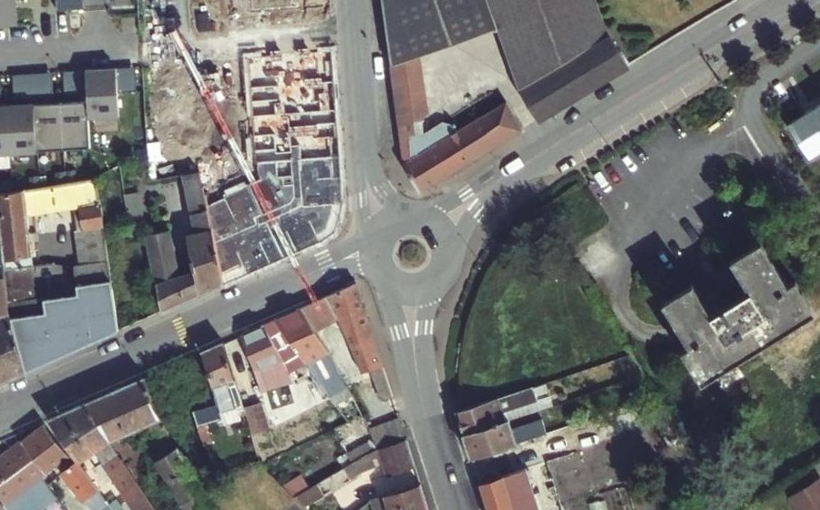 Vue aérienne du Rond-point anonyme n°688227773