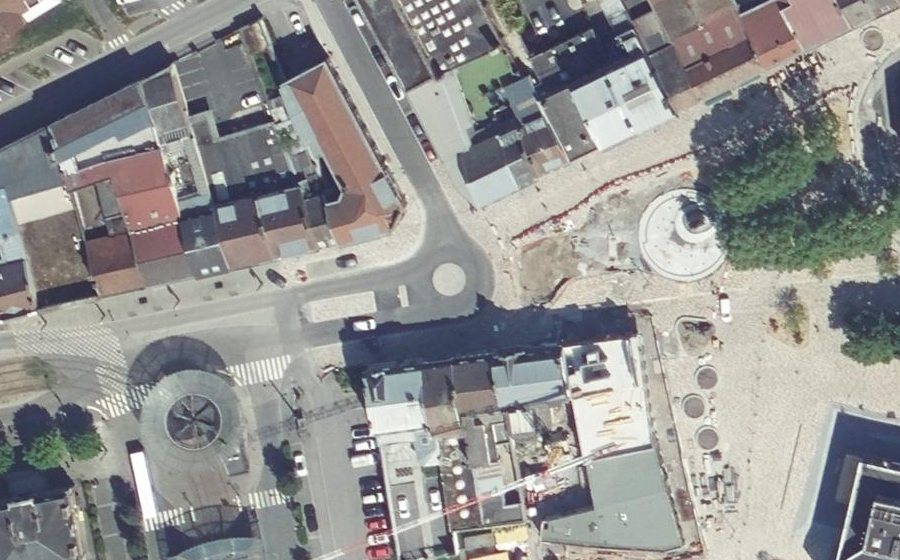Vue aérienne du Rond-point anonyme n°688227775