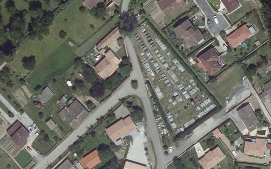 Vue aérienne du Rond-point anonyme n°688319757