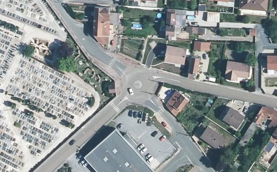 Vue aérienne du Rond-point anonyme n°68903317