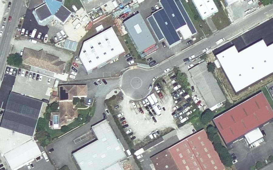 Vue aérienne du Rond-point anonyme n°689137091