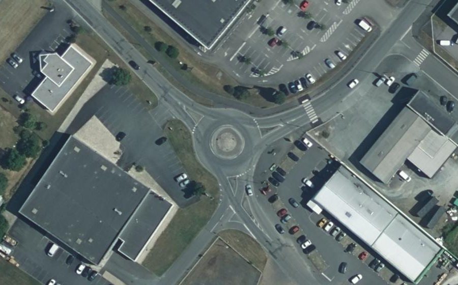 Vue aérienne du Rond-point anonyme n°689159198
