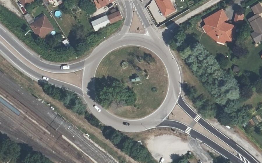 Vue aérienne du Rond-point anonyme n°68919463