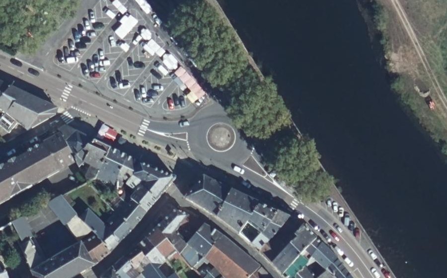 Vue aérienne du Rond-point anonyme n°68919640