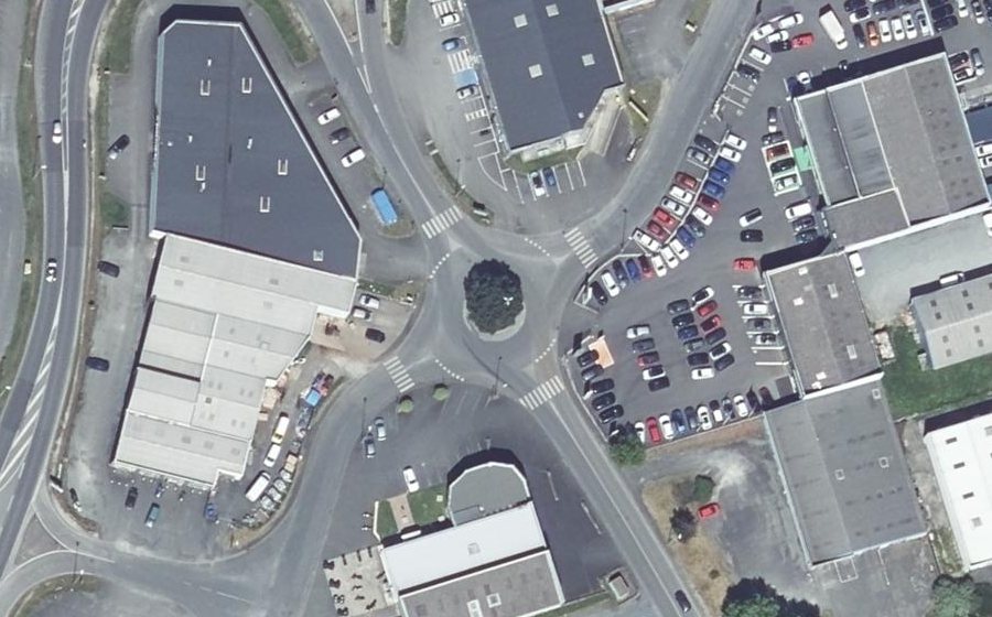 Vue aérienne du Rond-point anonyme n°68922324