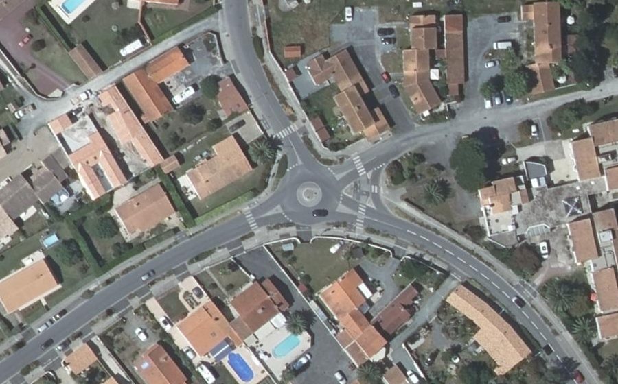 Vue aérienne du Rond-point anonyme n°68937290