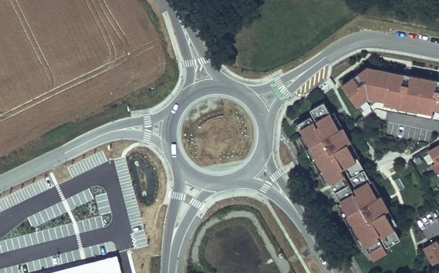 Vue aérienne du Rond-point anonyme n°689457198