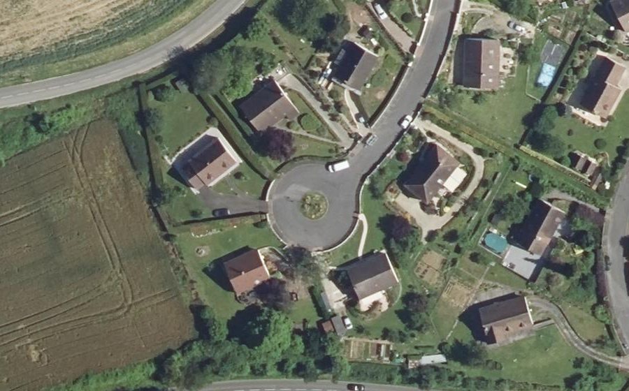 Vue aérienne du Rond-point anonyme n°689508766
