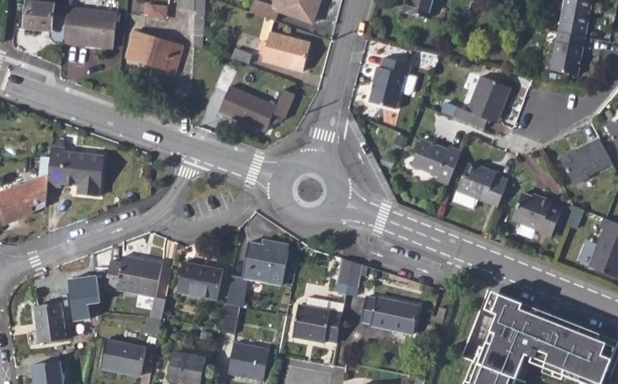 Vue aérienne du Rond-point anonyme n°689616081
