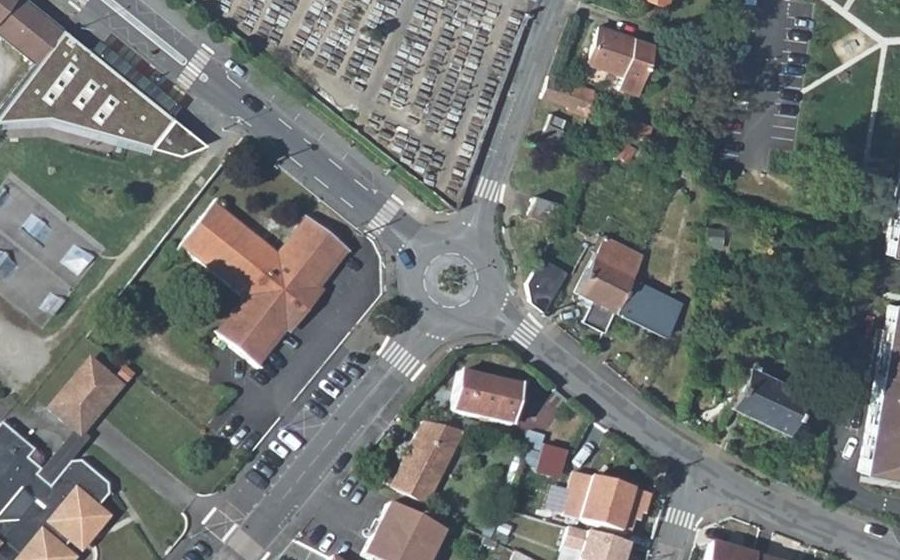 Vue aérienne du Rond-point anonyme n°689862993