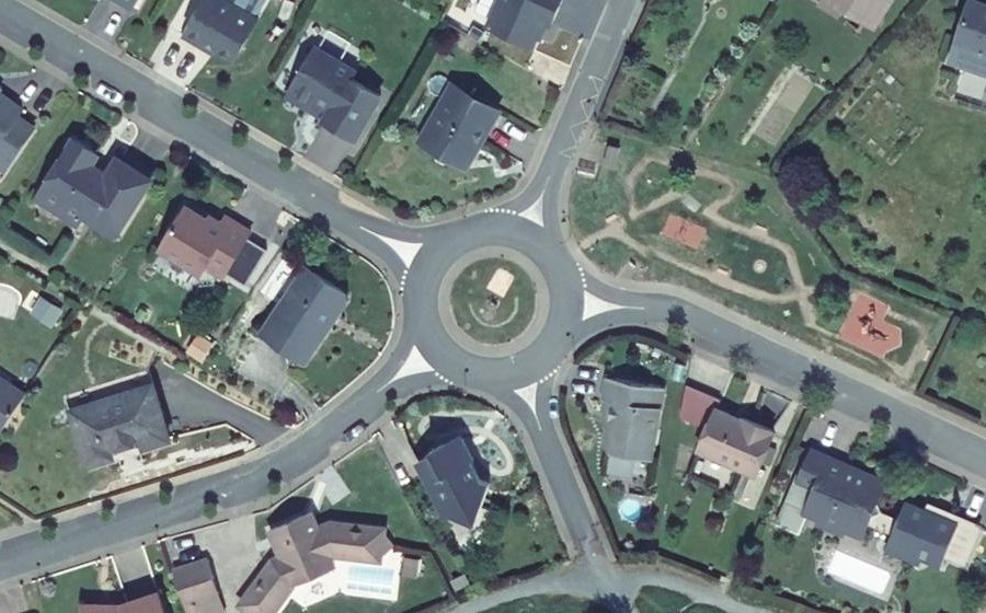 Vue aérienne du Rond-point anonyme n°69051917