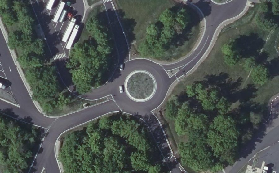 Vue aérienne du Rond-point anonyme n°69083700