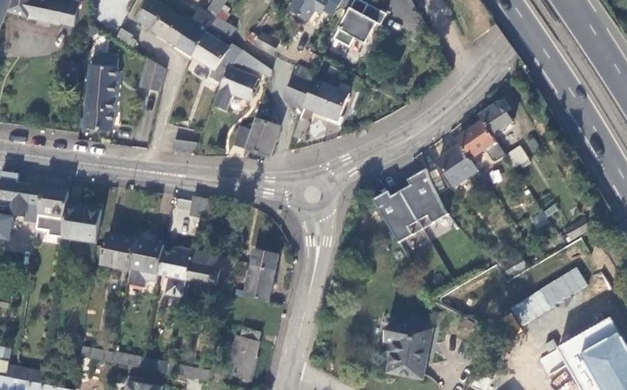 Vue aérienne du Rond-point anonyme n°691014119