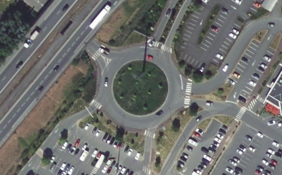 Vue aérienne du Rond-point anonyme n°691014214