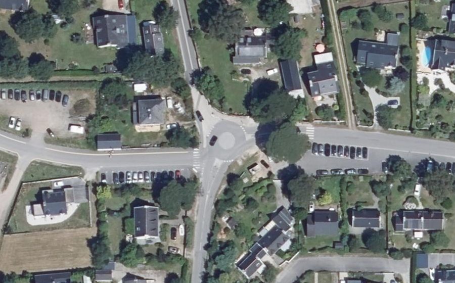 Vue aérienne du Rond-point anonyme n°691153637