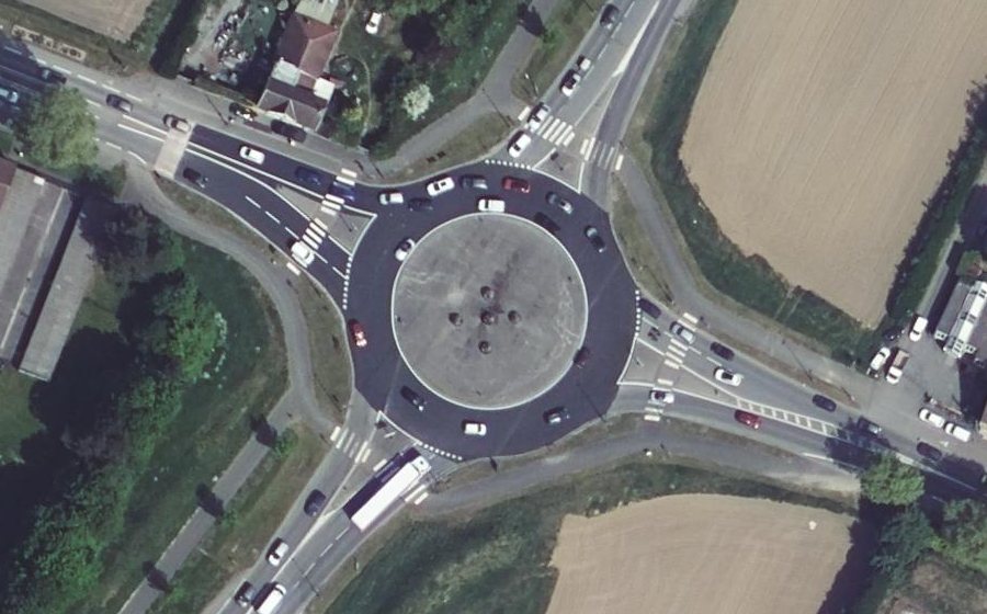 Vue aérienne du Rond-point anonyme n°691210310
