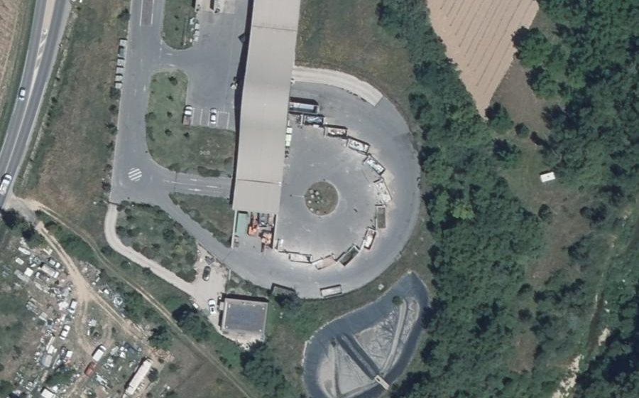 Vue aérienne du Rond-point anonyme n°691234638