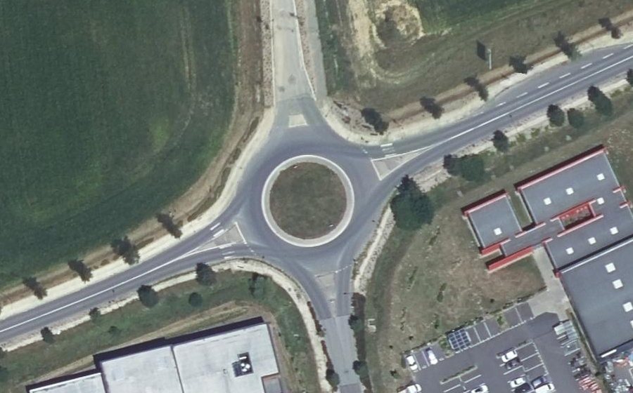 Vue aérienne du Rond-point anonyme n°691274997
