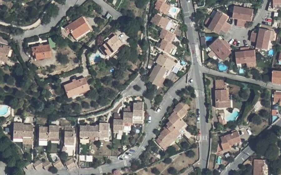 Vue aérienne du Rond-point anonyme n°69127929