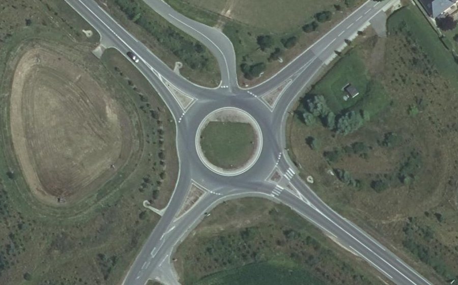 Vue aérienne du Rond-point anonyme n°691295854