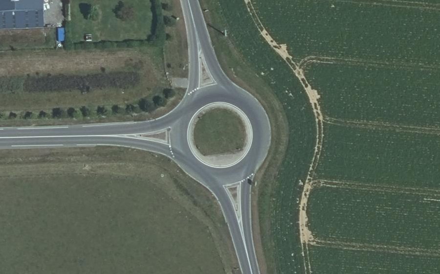 Vue aérienne du Rond-point anonyme n°691295857