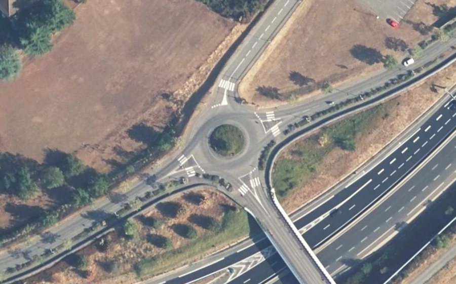 Vue aérienne du Rond-point anonyme n°69143916