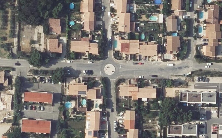 Vue aérienne du Rond-point anonyme n°69189193